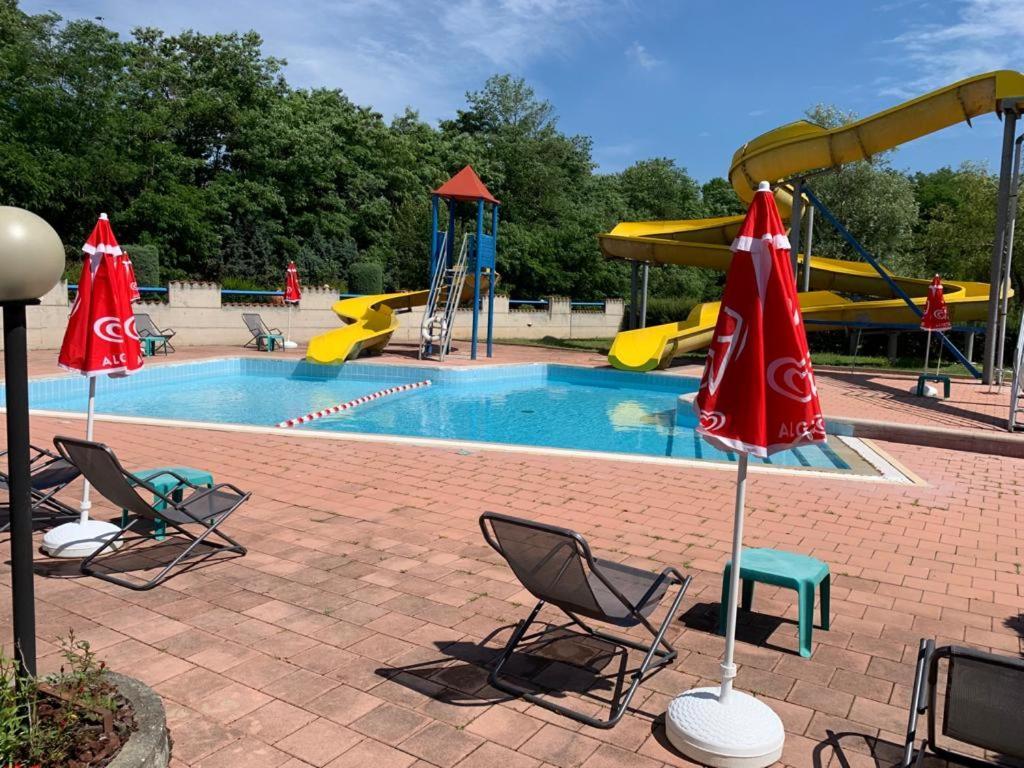 Piscina San Lorenzo 桑特伊阿 外观 照片
